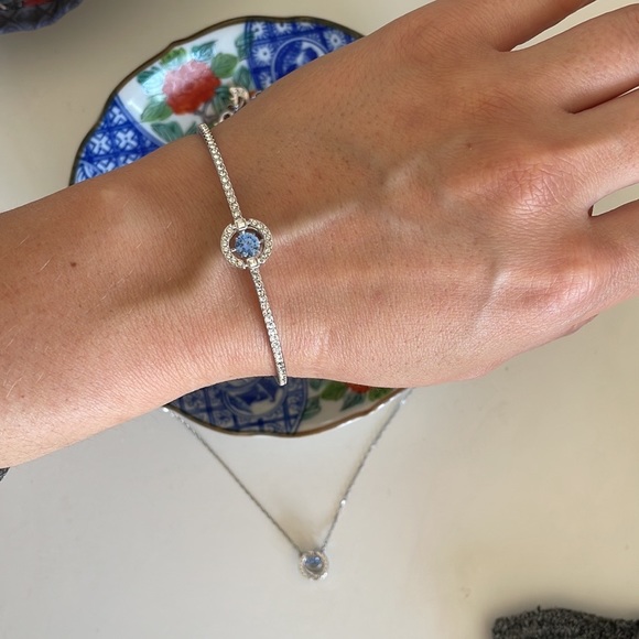 Swarovski Sparkling Dance Necklace and Bangle Set - Picture 7 of 8